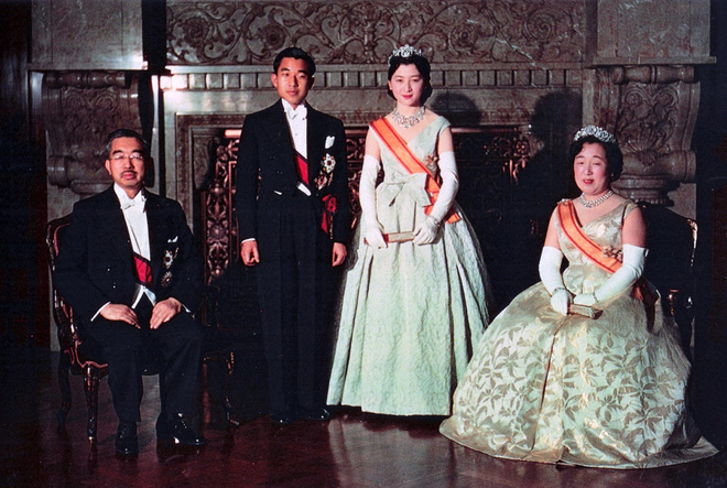 Nhà vua và Hoàng hậu Nhật Bản, mối tình hoàng tộc - thường dân, 60 năm đến đầu bạc và vẫn muốn yêu mãi mãi Nhà vua và Hoàng hậu Nhật Bản, mối tình hoàng tộc - thường dân, 60 năm đến đầu bạc và vẫn muốn yêu mãi mãi